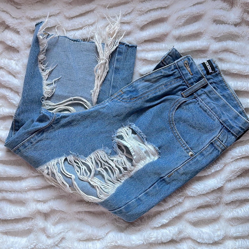 Distressed Capri Mom Jeans